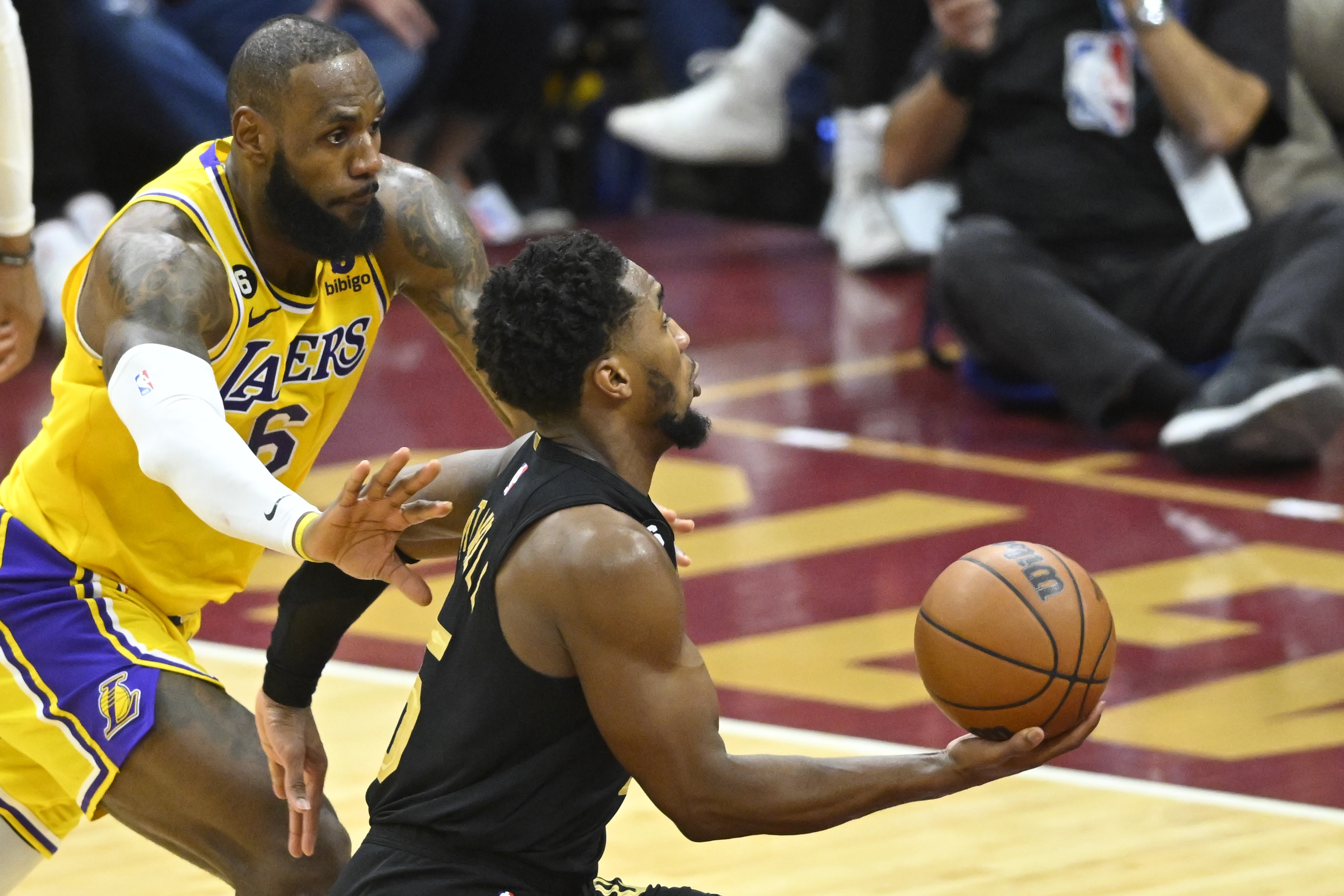 世界杯官方平台-NBA彩经：湖人终结骑士连胜 爵士力拼勇士 马刺击落火箭
